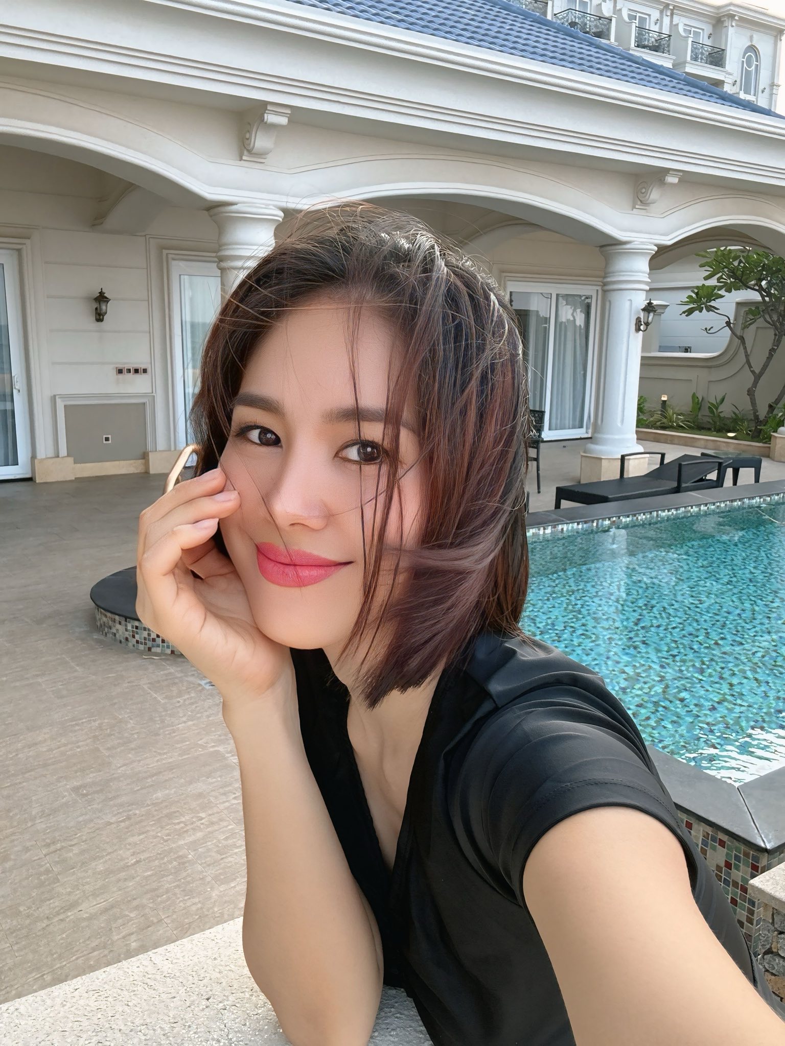 Ch&iacute;nh thất trong "B&oacute;ng ma hạnh ph&uacute;c": Ngo&agrave;i đời "l&atilde;o h&oacute;a ngược", tuổi 40 vẫn sang chảnh, c&aacute; t&iacute;nh kh&oacute; rời mắt- Ảnh 8.