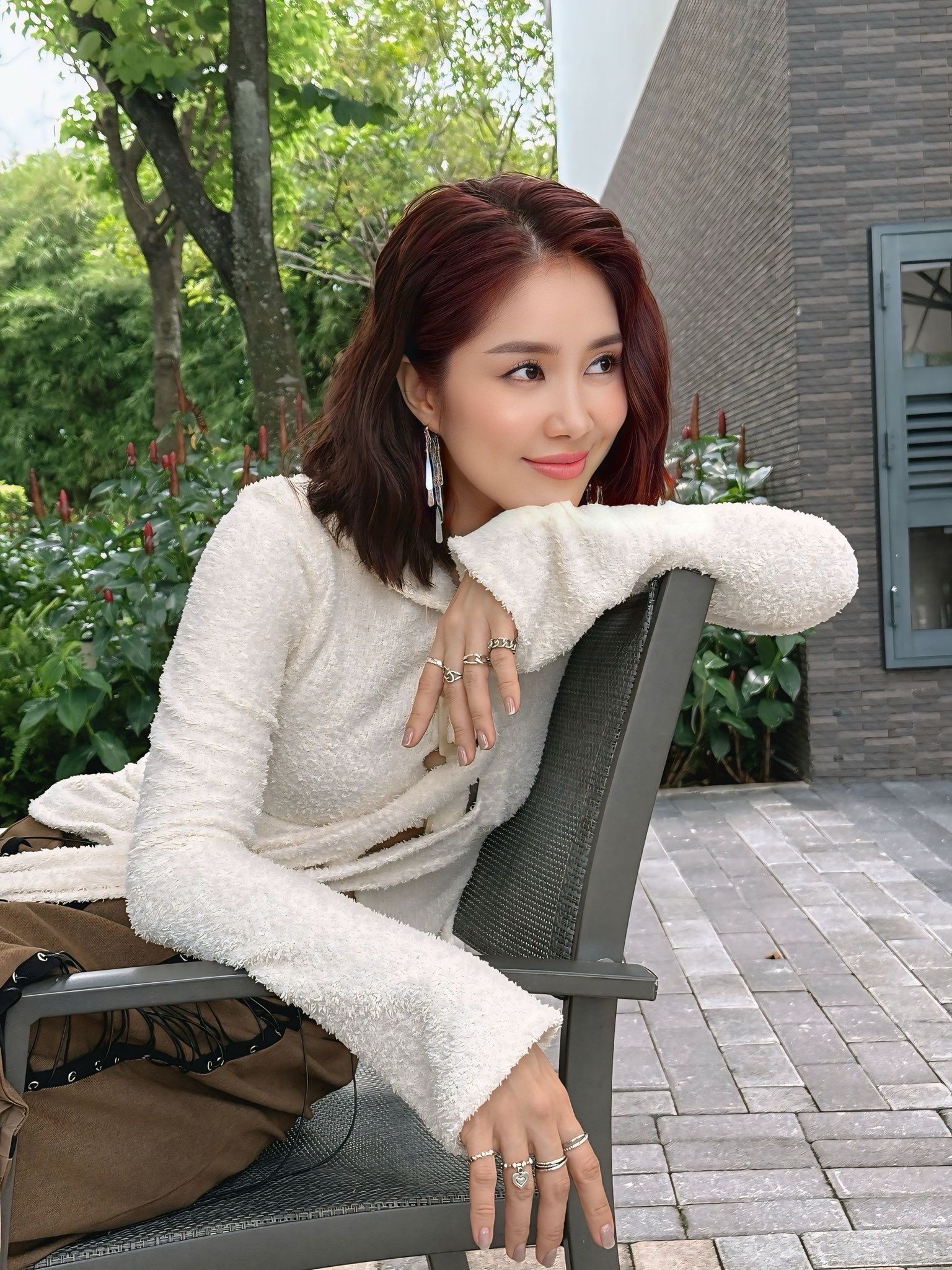 Ch&iacute;nh thất trong "B&oacute;ng ma hạnh ph&uacute;c": Ngo&agrave;i đời "l&atilde;o h&oacute;a ngược", tuổi 40 vẫn sang chảnh, c&aacute; t&iacute;nh kh&oacute; rời mắt- Ảnh 9.