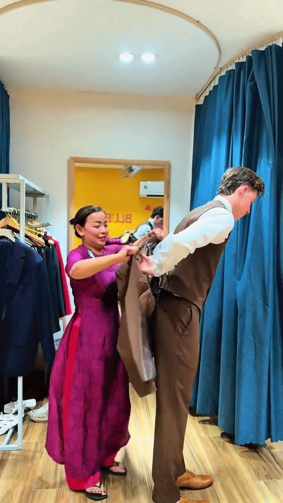 &ldquo;Ph&aacute;p sư may đồ&rdquo; chinh phục kh&aacute;ch T&acirc;y, biến Hội An th&agrave;nh Milan Fashion Week- Ảnh 5.