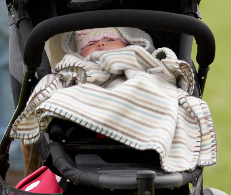 Savannah Phillips l&agrave; ai m&agrave; d&aacute;m "bịt miệng" Ho&agrave;ng tử George tr&ecirc;n ban c&ocirc;ng Điện Buckingham? - Ảnh 2.