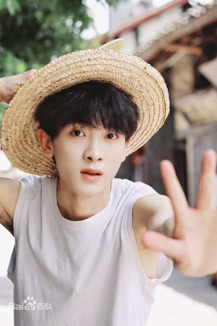 Nam diễn vi&ecirc;n sinh năm 1999 bị đột quỵ nhồi m&aacute;u n&atilde;o v&igrave; thức khuya, t&igrave;nh trạng liệt mặt v&agrave; chỉ c&ograve;n 30 kg hiện tại g&acirc;y x&oacute;t xa- Ảnh 3.