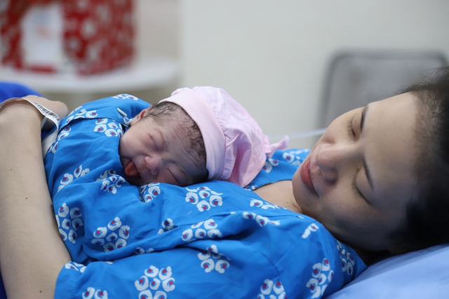 Ba nh&oacute;m phụ nữ sinh con được đề xuất nhận hỗ trợ từ 2 triệu đồng - Ảnh 2.