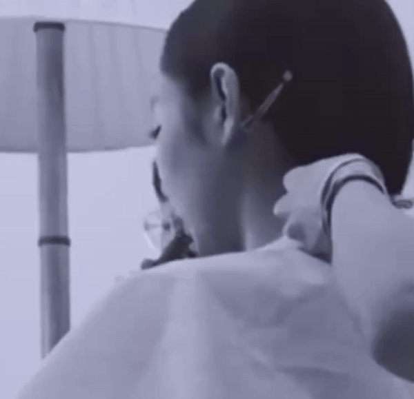 Nguy&ecirc;n nh&acirc;n Jennie (BLACKPINK) bắt th&aacute;o gỡ video l&agrave;m lộ v&oacute;c d&aacute;ng thật- Ảnh 5.