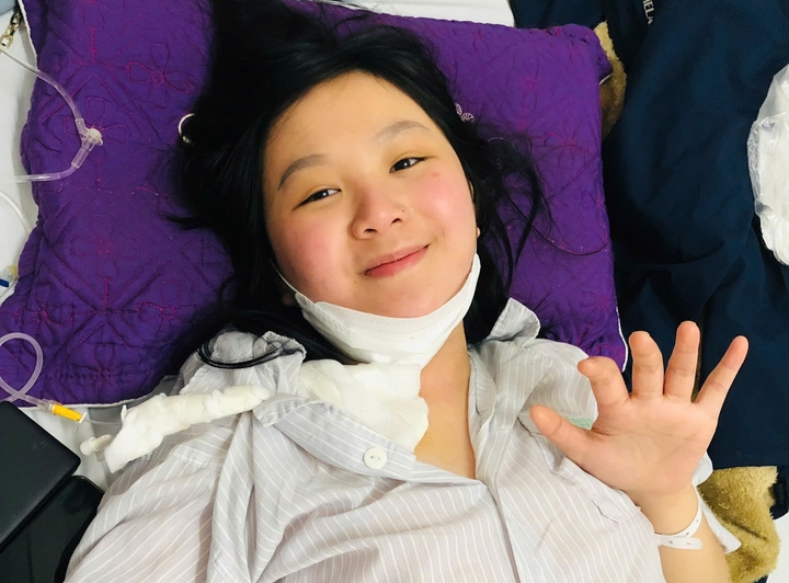 C&uacute; ng&atilde; khuỵu l&uacute;c 3 giờ s&aacute;ng v&agrave; kỳ t&iacute;ch của c&ocirc; g&aacute;i mang hai 'bản &aacute;n tử'- Ảnh 2.