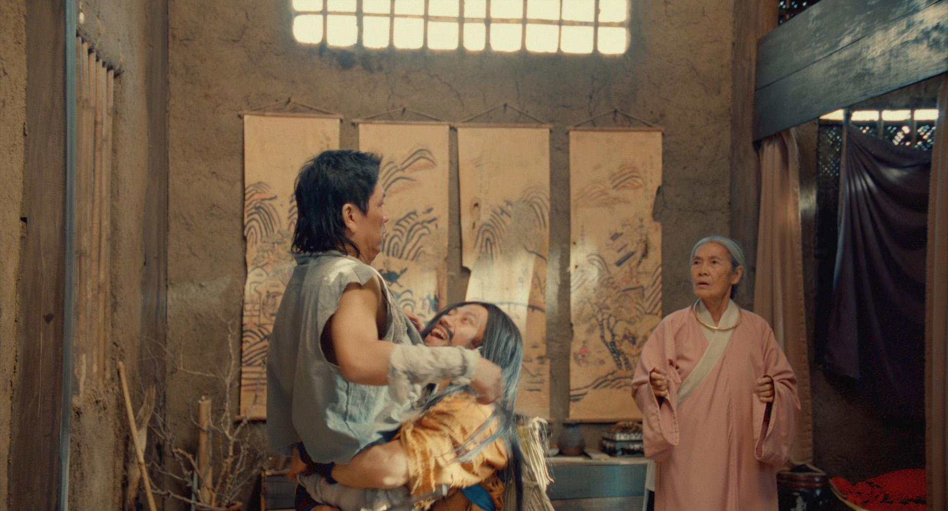 &ldquo;Tr&ugrave;m S&ograve;&rdquo; ghi điểm với chất h&agrave;i duy&ecirc;n d&aacute;ng, dễ xem dịp lễ 30/4 - Ảnh 2.