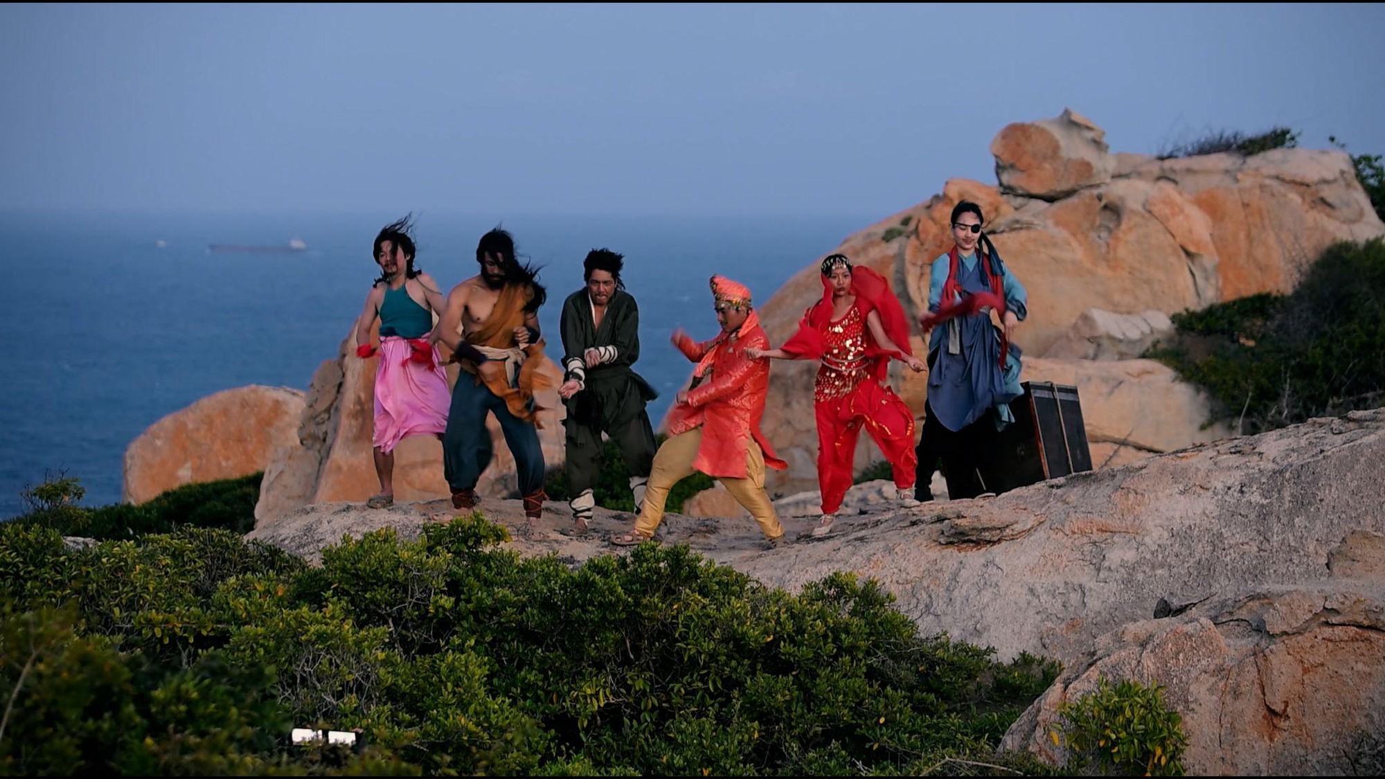 &ldquo;Tr&ugrave;m S&ograve;&rdquo; ghi điểm với chất h&agrave;i duy&ecirc;n d&aacute;ng, dễ xem dịp lễ 30/4 - Ảnh 3.