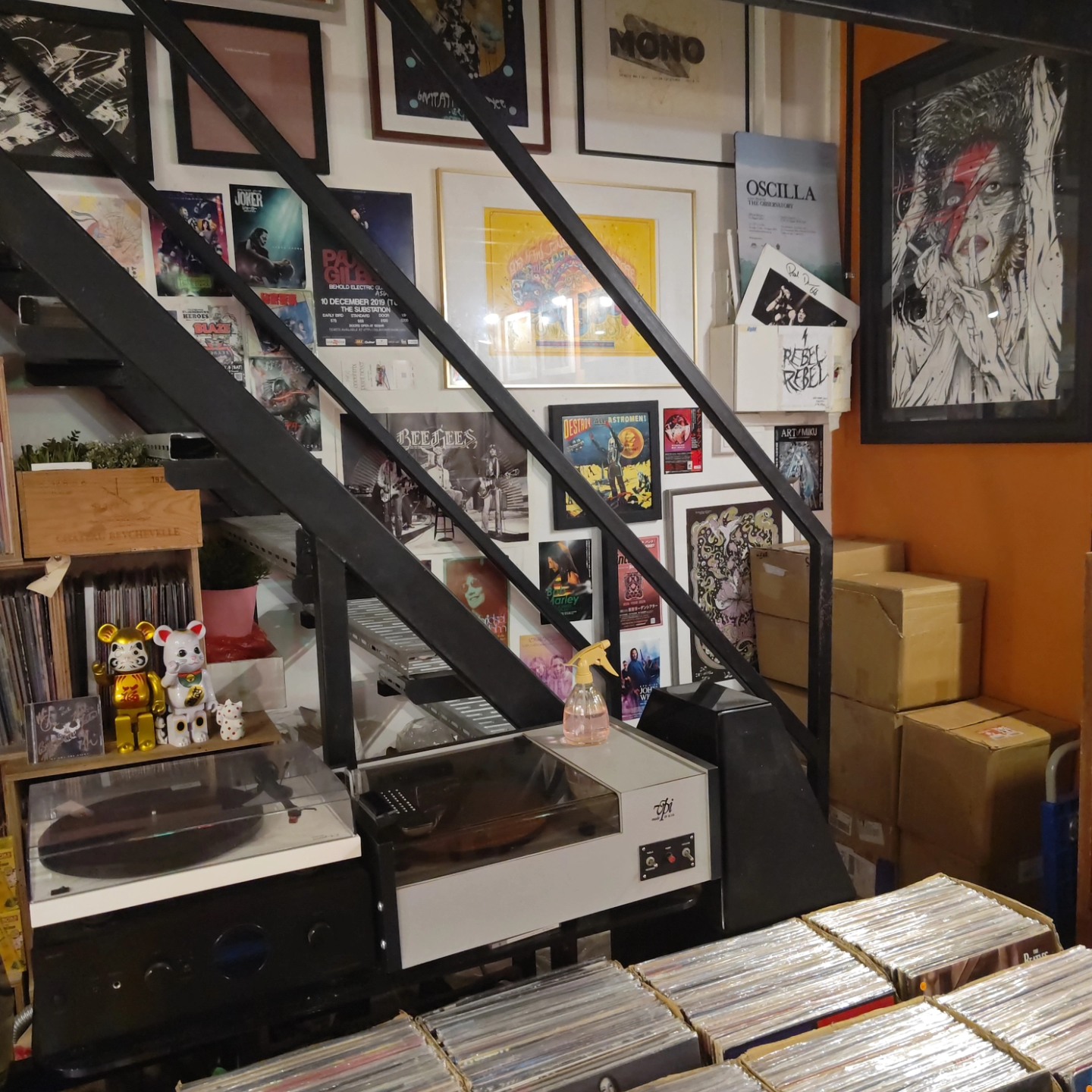 Săn &ldquo;kho b&aacute;u&rdquo; giữa l&ograve;ng Singapore: Từ đĩa than vinyl, đồ vintage đến những vật phẩm sưu tầm c&oacute; 1-0-2 - Ảnh 4.