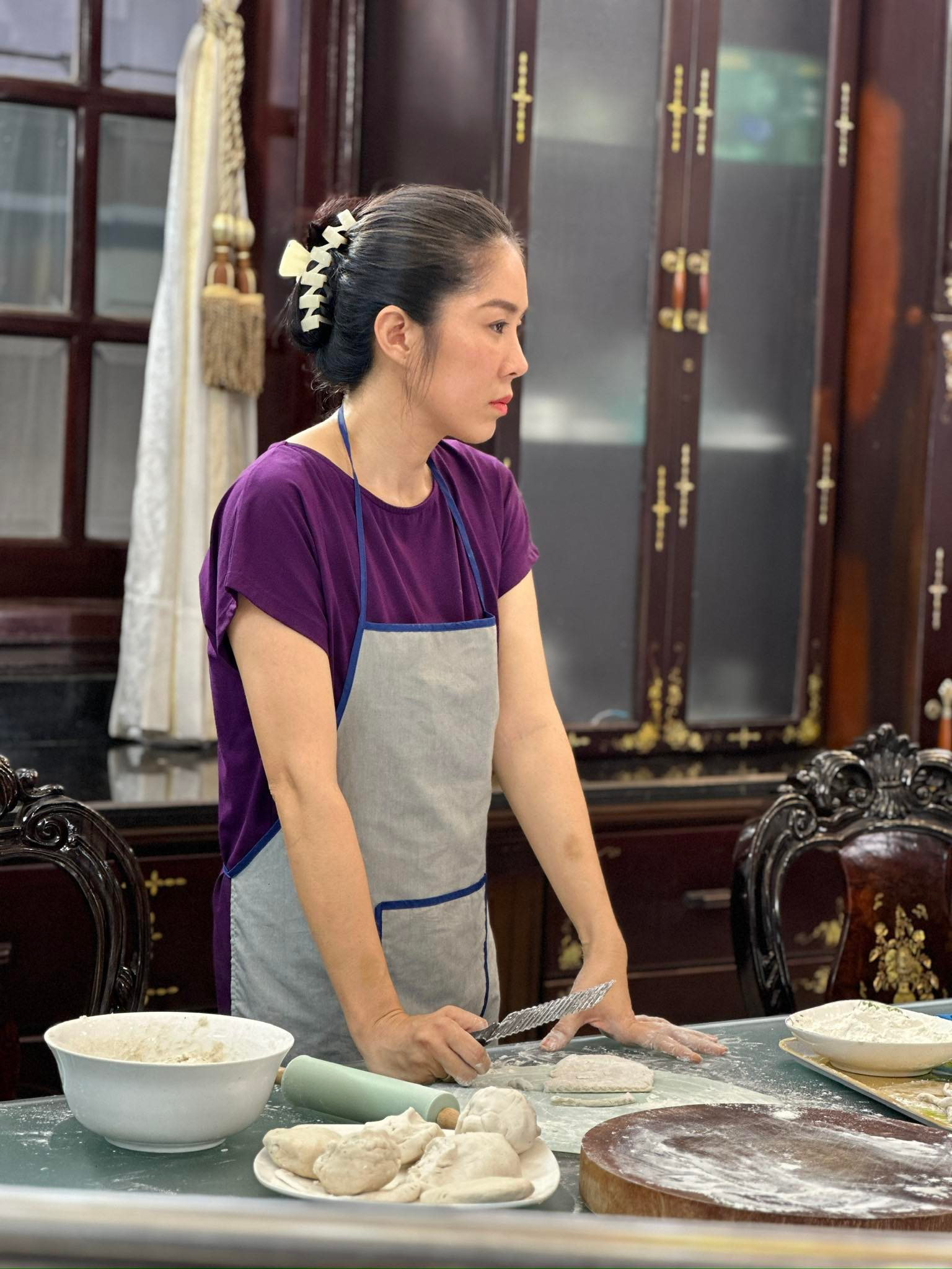 Ch&iacute;nh thất trong "B&oacute;ng ma hạnh ph&uacute;c": Ngo&agrave;i đời "l&atilde;o h&oacute;a ngược", tuổi 40 vẫn sang chảnh, c&aacute; t&iacute;nh kh&oacute; rời mắt- Ảnh 5.