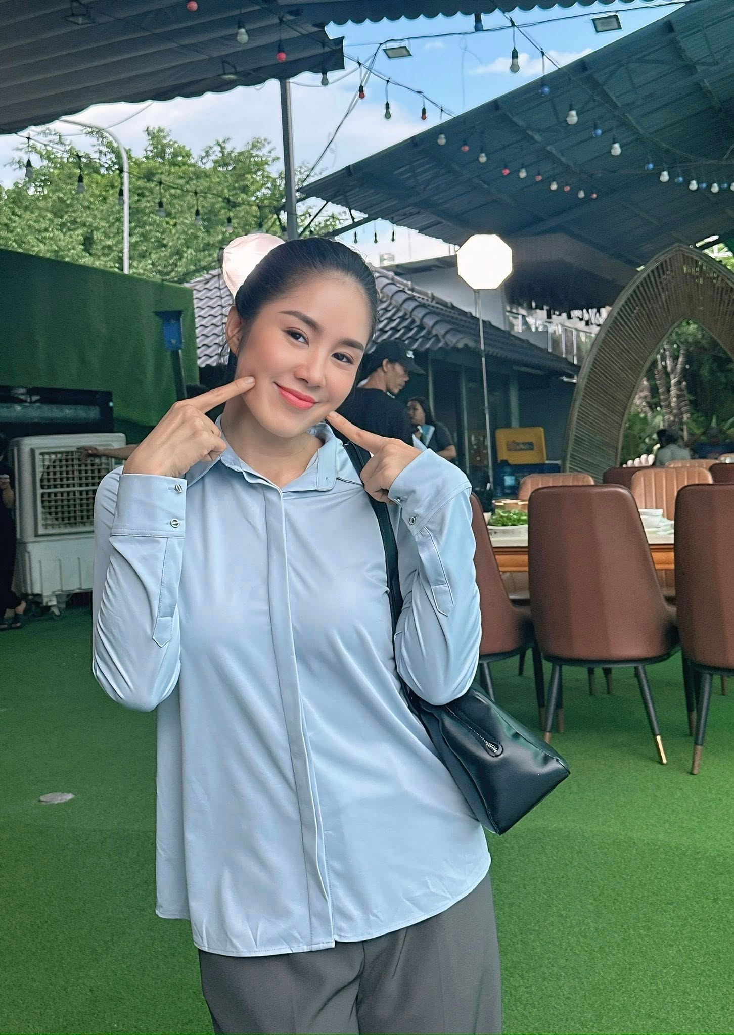 Ch&iacute;nh thất trong "B&oacute;ng ma hạnh ph&uacute;c": Ngo&agrave;i đời "l&atilde;o h&oacute;a ngược", tuổi 40 vẫn sang chảnh, c&aacute; t&iacute;nh kh&oacute; rời mắt- Ảnh 1.