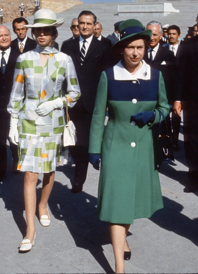 Sự thật ng&atilde; ngửa về tủ đồ của Nữ ho&agrave;ng Anh - Ảnh 8.