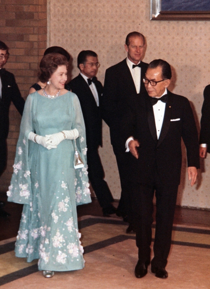 Sự thật ng&atilde; ngửa về tủ đồ của Nữ ho&agrave;ng Anh - Ảnh 7.