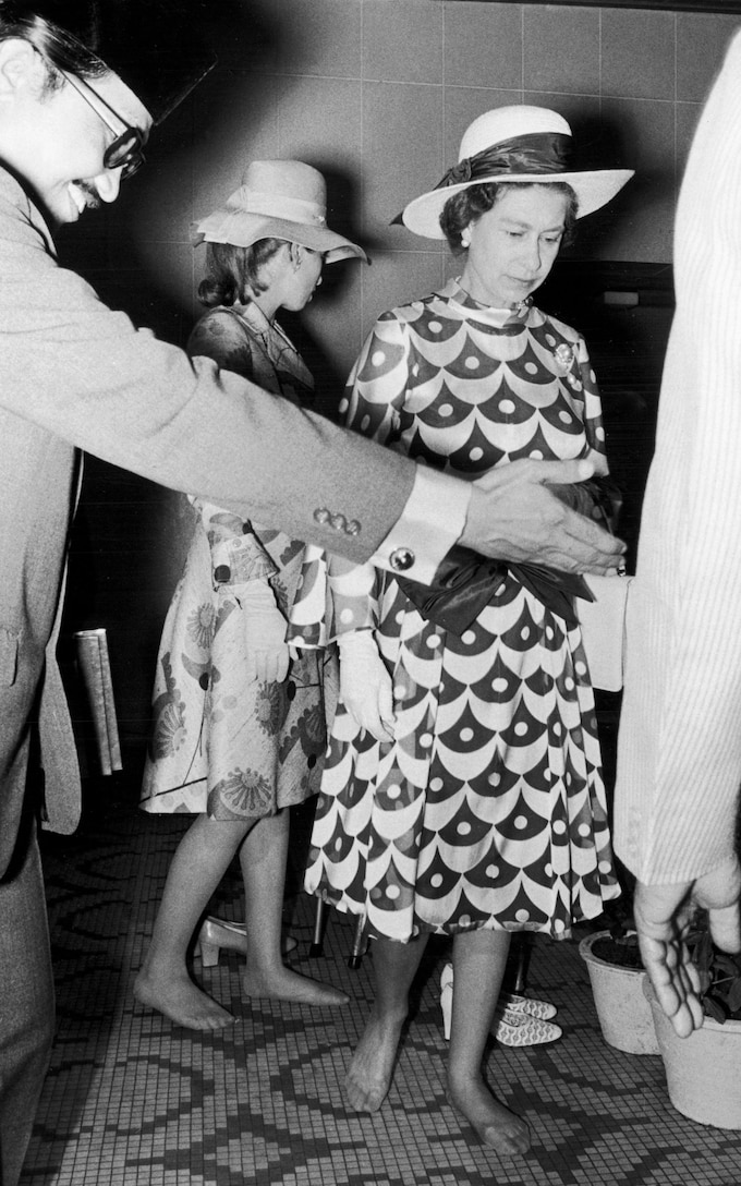 Sự thật ng&atilde; ngửa về tủ đồ của Nữ ho&agrave;ng Anh - Ảnh 9.