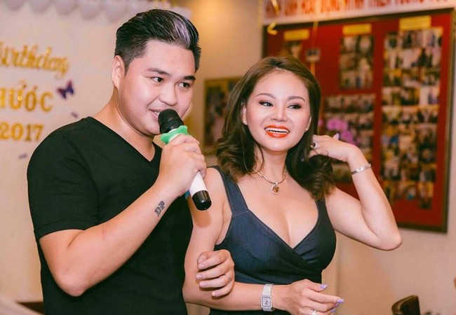 Nam ca sĩ lấy mẹ đơn th&acirc;n nhận m&igrave;nh v&agrave; cha ruột l&agrave; huyền thoại: "D&ugrave; gh&eacute;t cũng kh&ocirc;ng thể phủ nhận"- Ảnh 2.