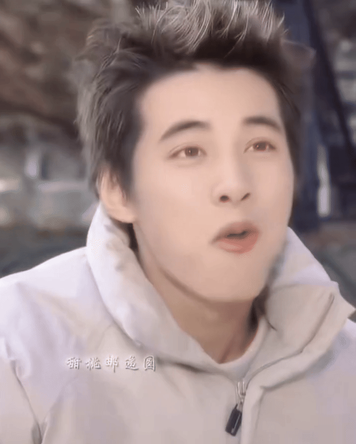 Bức ảnh l&yacute; giải v&igrave; sao 20 năm qua chỉ c&oacute; ng&ocirc;i sao n&agrave;y được phong &ldquo;Th&aacute;nh&rdquo;, scandal duy nhất l&agrave; kh&ocirc;ng chịu đ&oacute;ng phim- Ảnh 5.