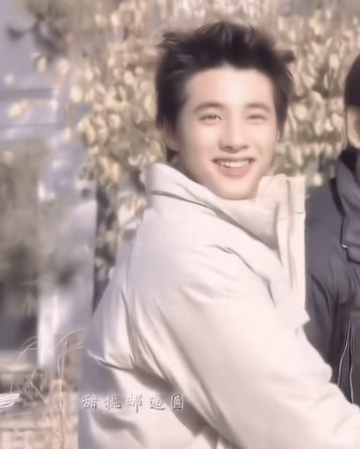 Bức ảnh l&yacute; giải v&igrave; sao 20 năm qua chỉ c&oacute; ng&ocirc;i sao n&agrave;y được phong &ldquo;Th&aacute;nh&rdquo;, scandal duy nhất l&agrave; kh&ocirc;ng chịu đ&oacute;ng phim- Ảnh 6.