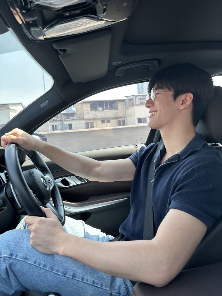 Mua &ocirc; t&ocirc; xong đến mệt: Vẫn phải đội nắng dầm mưa, tiền gửi xe thu&ecirc; được cả căn chung cư mini- Ảnh 1.