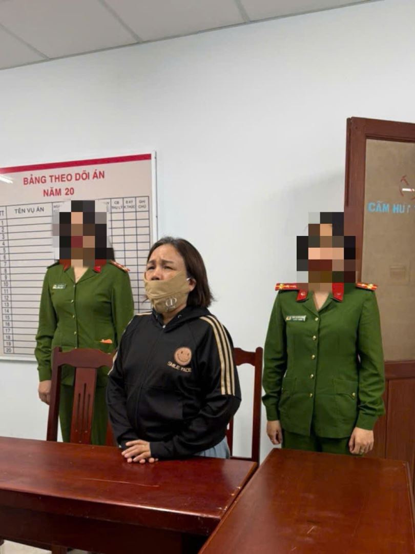 Ra quyết định khởi tố chủ tiệm c&agrave; ph&ecirc; Ng&ocirc; Thị C&uacute;c Hoa sinh năm 1972 - Ảnh 1.