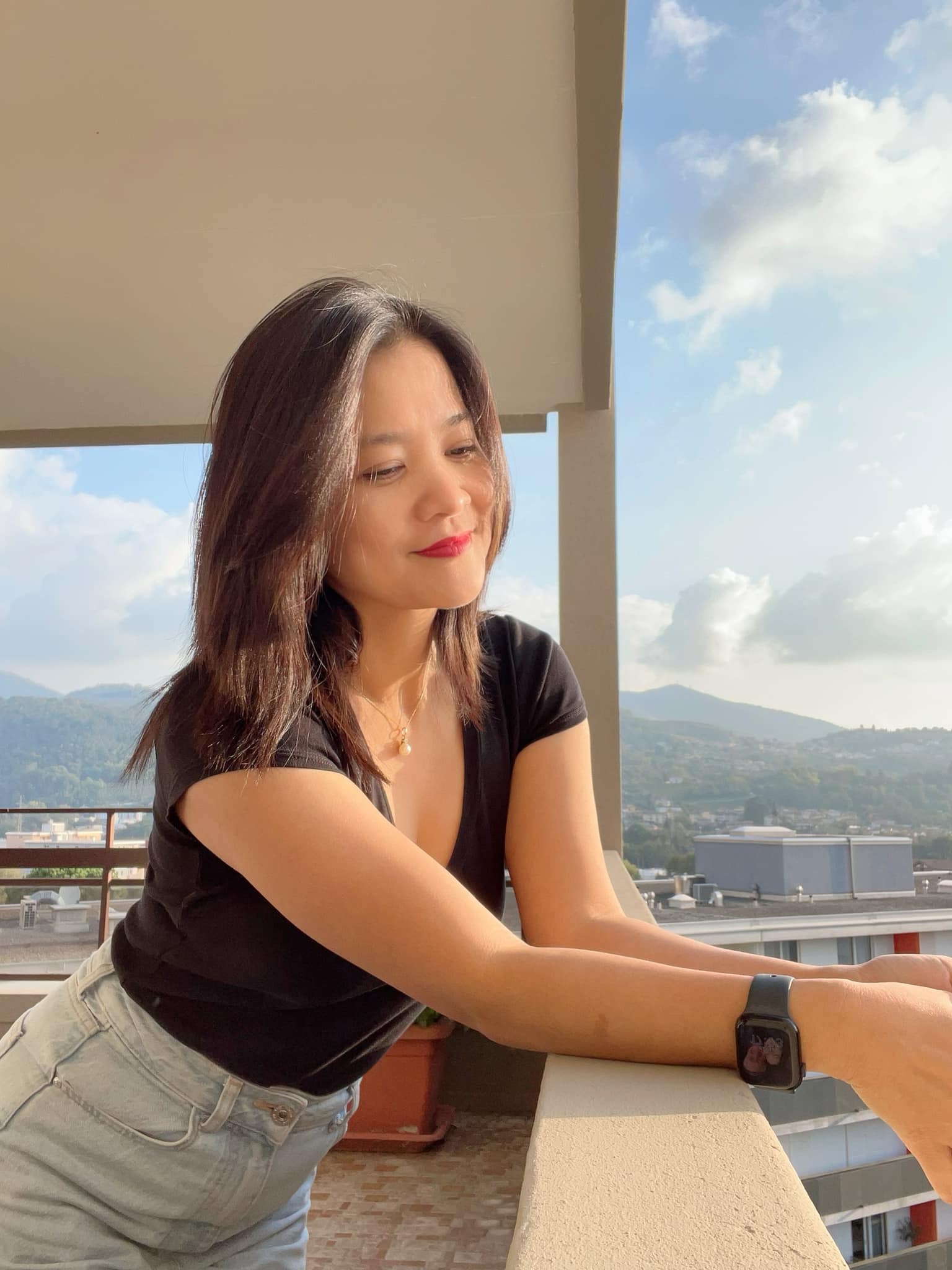 Mỹ nh&acirc;n "Người đ&agrave;n b&agrave; yếu đuối" từ bỏ showbiz cưới chồng T&acirc;y, giờ b&aacute;n phở ở Thụy Sĩ- Ảnh 1.