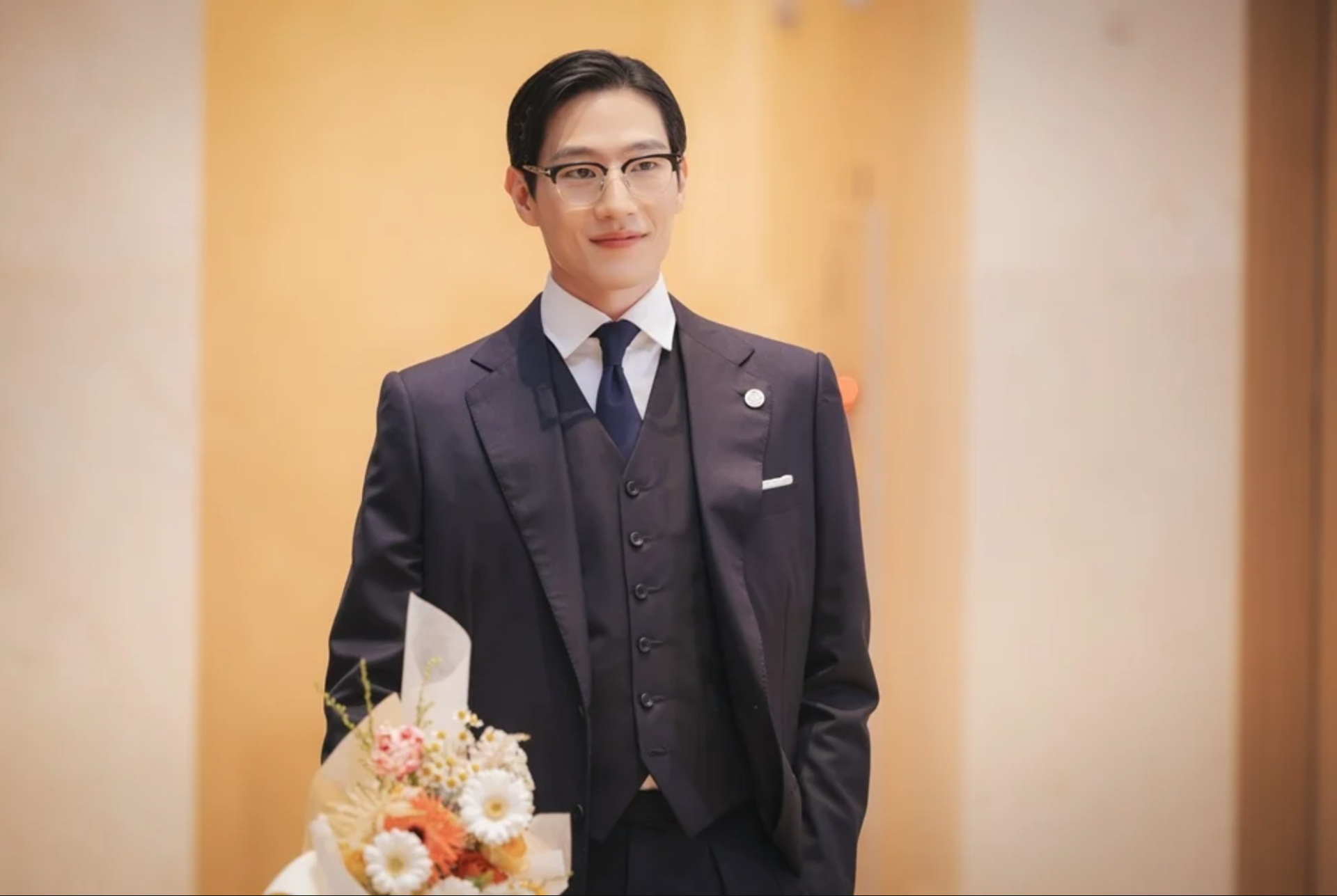 Cặp chị em lệch nhau 23 tuổi vẫn y&ecirc;u đương b&ugrave;ng ch&aacute;y: Nh&agrave; g&aacute;i l&agrave; "nữ ho&agrave;ng ngoại t&igrave;nh" U60 vẫn mướt mắt th&ocirc;i rồi- Ảnh 2.