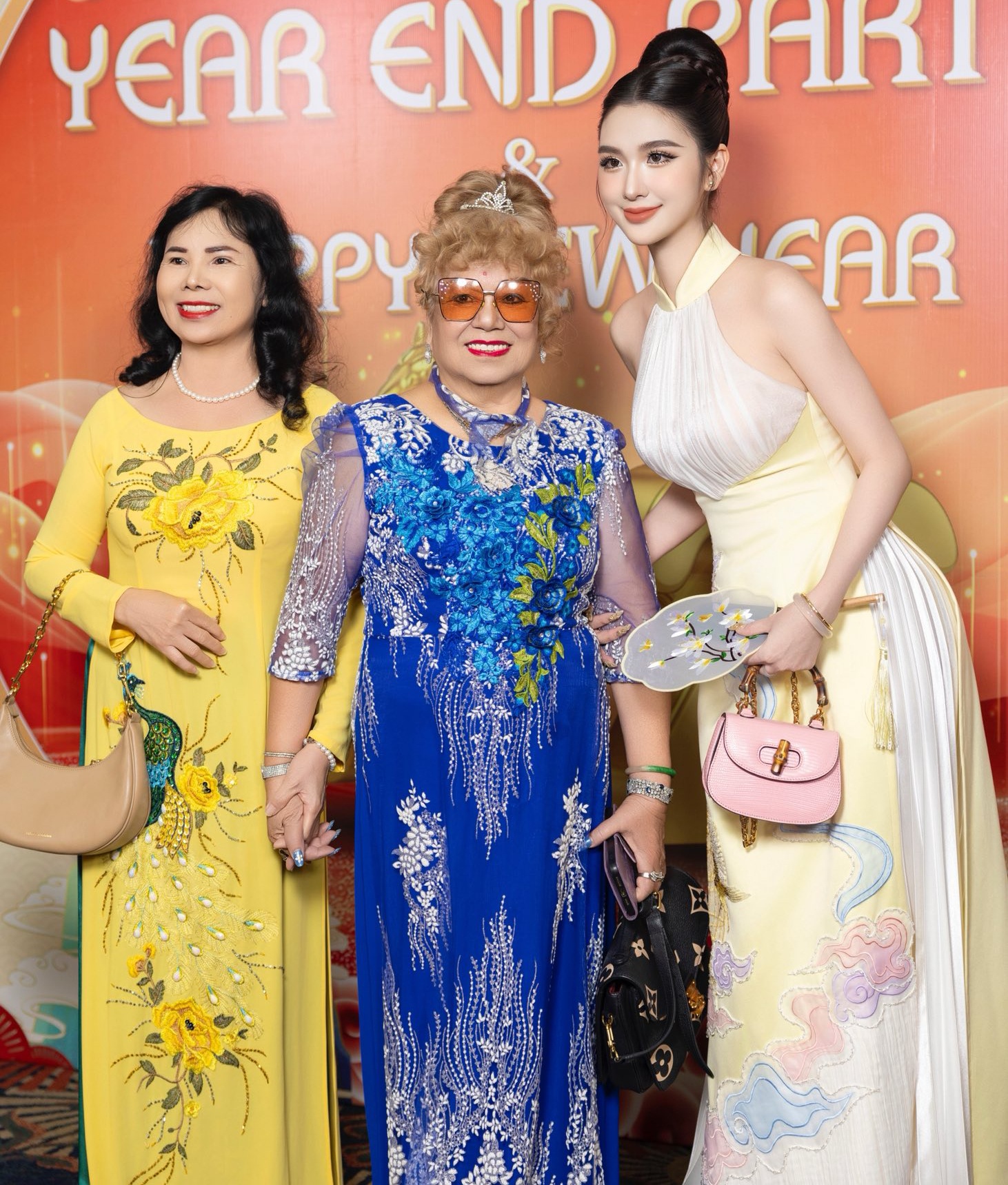 Mỹ nh&acirc;n Việt xuất hiện c&ugrave;ng mẹ của b&aacute;c sĩ thẩm mỹ, lộ th&ecirc;m th&ocirc;ng tin b&eacute; trai vừa c&ocirc;ng khai- Ảnh 8.