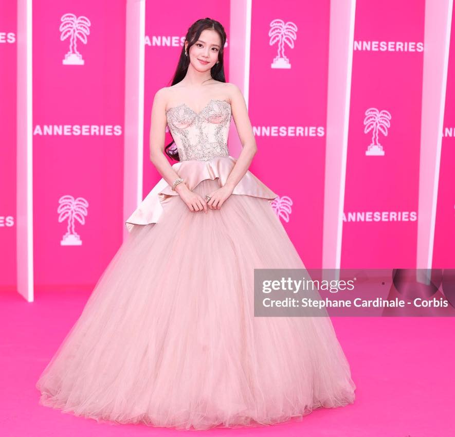 "Cannes rẻ tiền v&igrave; Jisoo (BLACKPINK)"- Ảnh 2.
