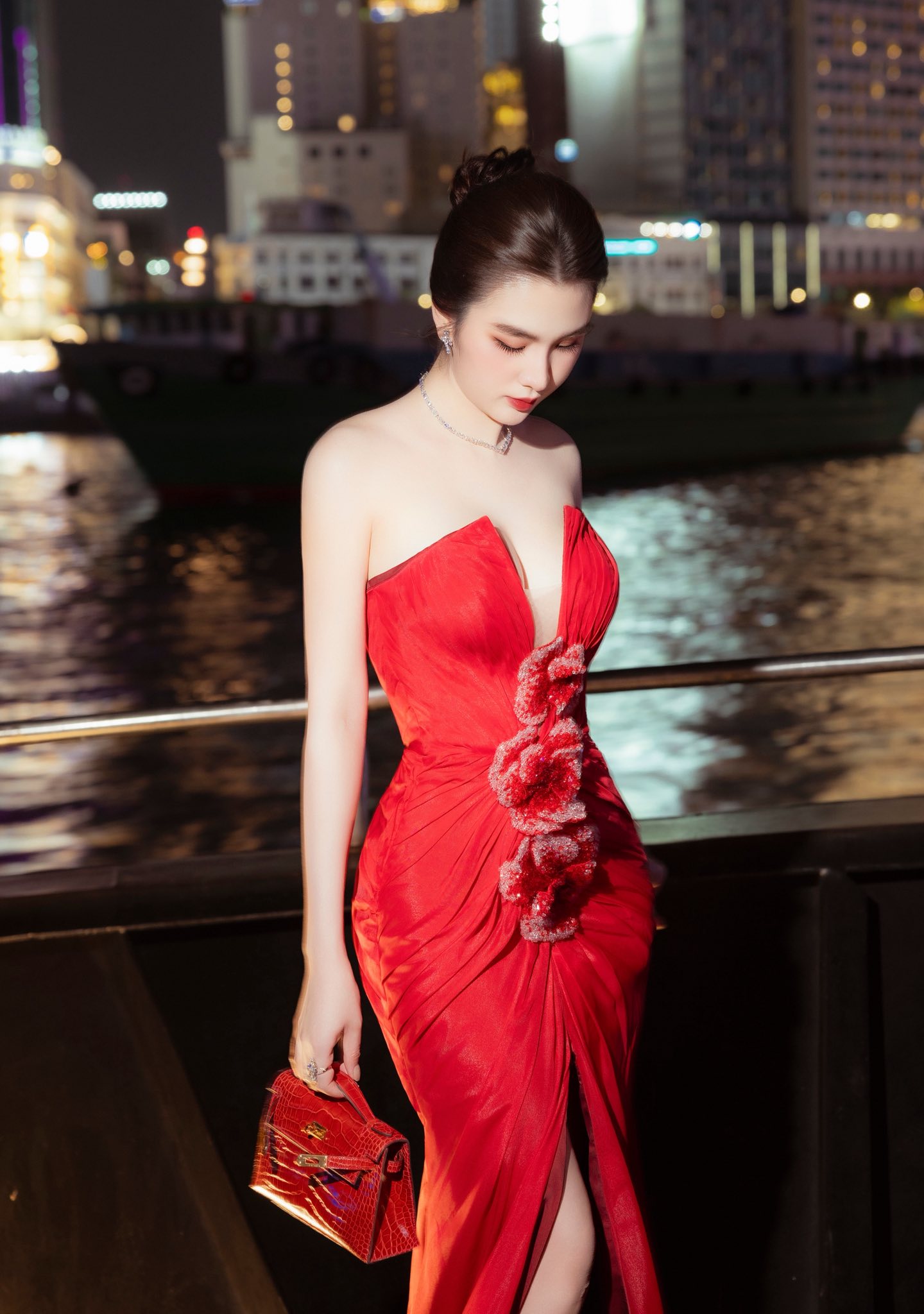 Mỹ nh&acirc;n Việt xuất hiện c&ugrave;ng mẹ của b&aacute;c sĩ thẩm mỹ, lộ th&ecirc;m th&ocirc;ng tin b&eacute; trai vừa c&ocirc;ng khai- Ảnh 1.