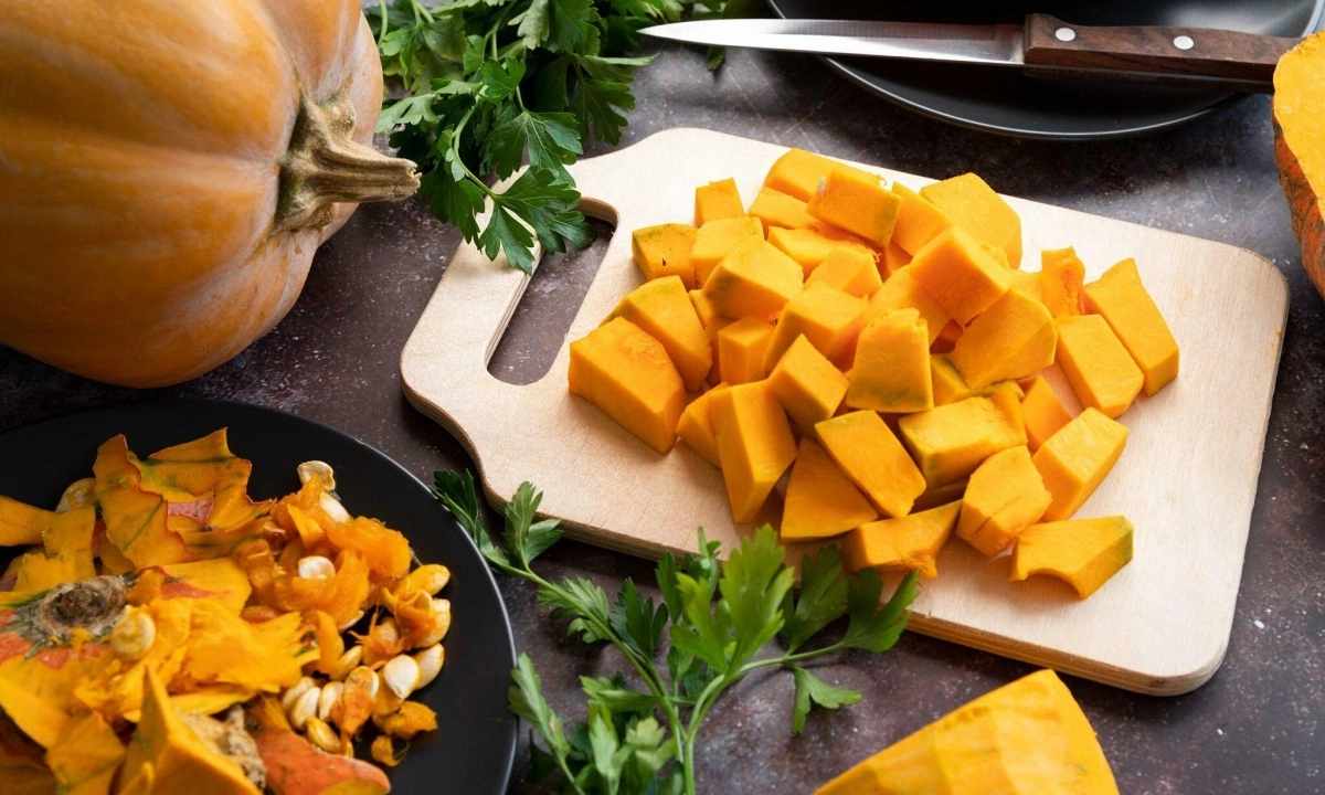 Ăn 1 mớ rau n&agrave;y như "nh&acirc;n s&acirc;m của người ngh&egrave;o", nghe t&ecirc;n thấy lạ nhưng ở qu&ecirc; mọc um t&ugrave;m như cỏ - Ảnh 2.