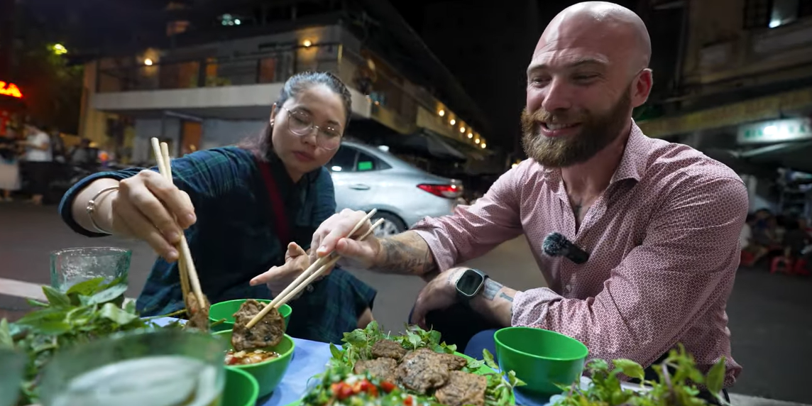 Muốn gọi m&oacute;n &ldquo;&iacute;t cay&rdquo; nhưng lại n&oacute;i nhầm, kh&aacute;ch T&acirc;y khiến chủ qu&aacute;n &ldquo;dở kh&oacute;c dở cười&rdquo;  - Ảnh 1.