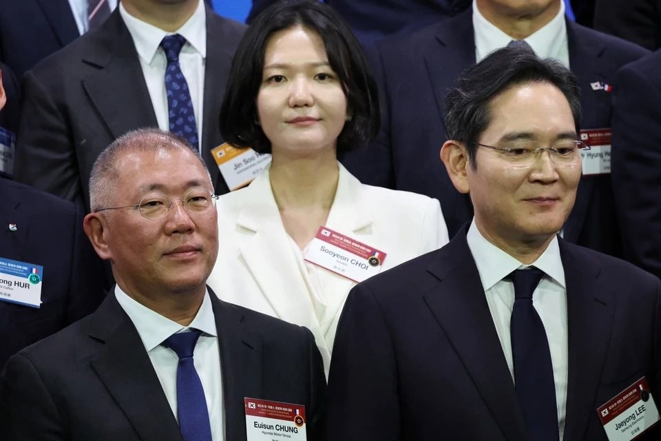 Th&aacute;p t&ugrave;ng Tổng thống Lee Jae Myung, chủ tịch &ldquo;tứ đại chaebol&rdquo; H&agrave;n Quốc vừa tới Việt Nam l&agrave; những ai?- Ảnh 1.