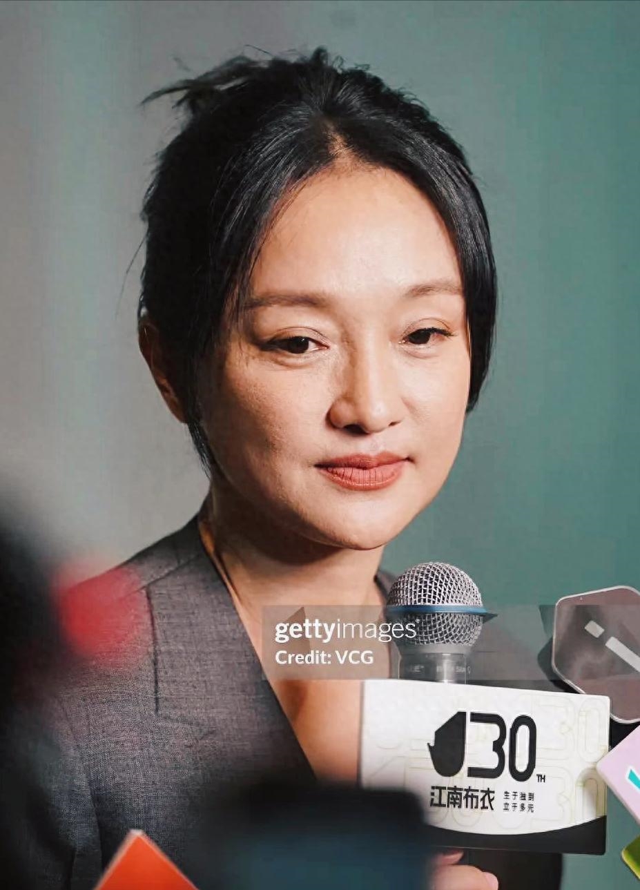 Ch&acirc;u Tấn bị ch&ecirc; như b&agrave; l&atilde;o 80 tuổi- Ảnh 6.