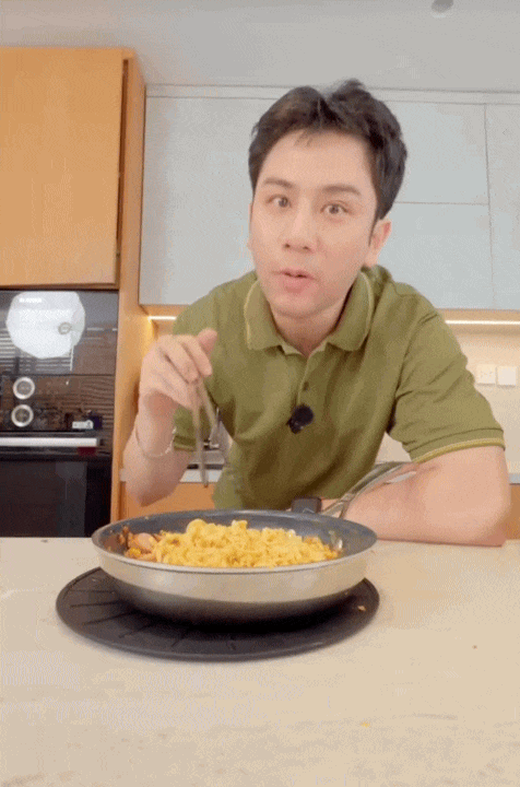 Hội chị em x&ocirc;n xao với căn bếp c&oacute; &ldquo;bếp nấu v&ocirc; h&igrave;nh&rdquo;: Nh&igrave;n như b&agrave;n ăn, đặt nồi ở đ&acirc;u nấu được ở đ&oacute;- Ảnh 4.