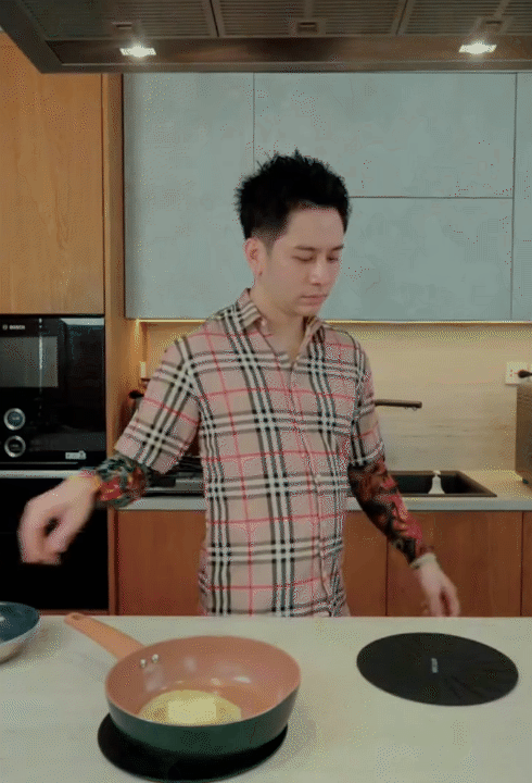 Hội chị em x&ocirc;n xao với căn bếp c&oacute; &ldquo;bếp nấu v&ocirc; h&igrave;nh&rdquo;: Nh&igrave;n như b&agrave;n ăn, đặt nồi ở đ&acirc;u nấu được ở đ&oacute;- Ảnh 5.