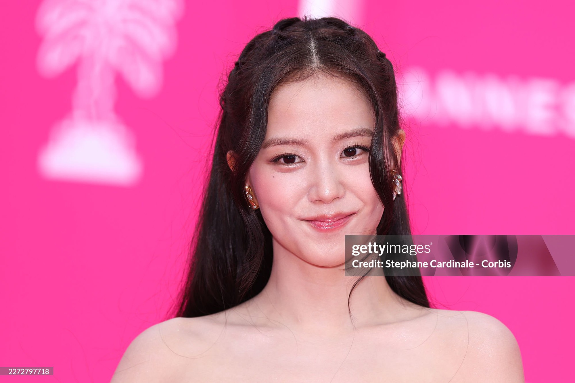 Jisoo (BLACKPINK) đại n&aacute;o Cannes: Xinh như c&ocirc;ng ch&uacute;a, tươi r&oacute;i giữa ồn &agrave;o từ mặt anh trai- Ảnh 10.