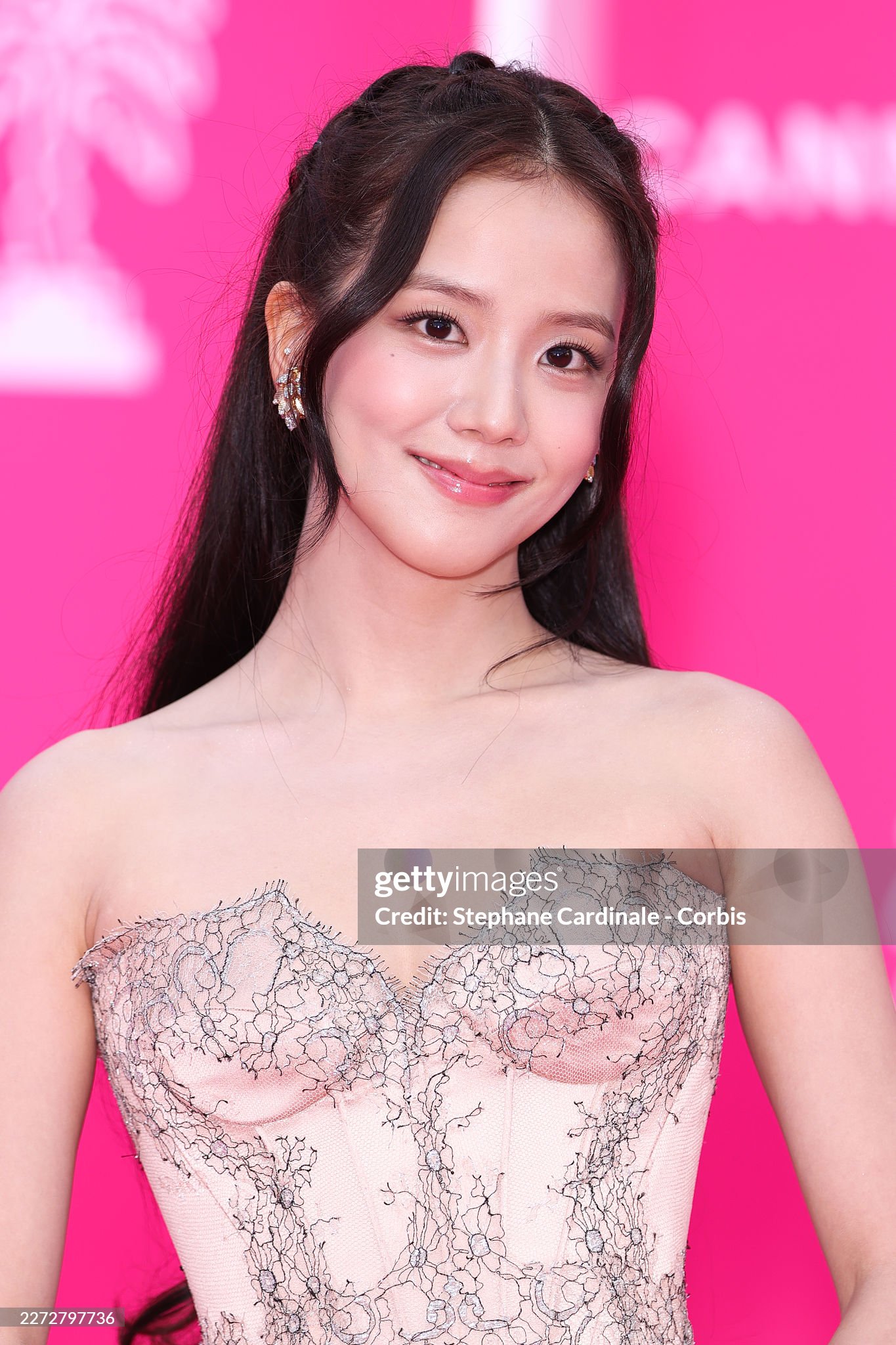 Jisoo (BLACKPINK) đại n&aacute;o Cannes: Xinh như c&ocirc;ng ch&uacute;a, tươi r&oacute;i giữa ồn &agrave;o từ mặt anh trai- Ảnh 12.