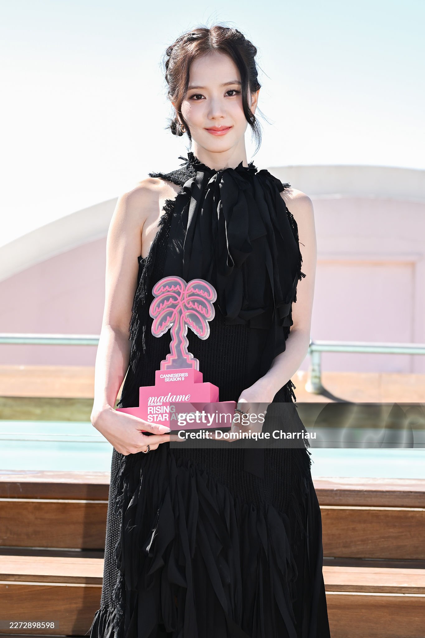 Vạn vật ch&agrave;o thua trước nhan sắc tựa "nữ thần" tại Canneseries của Jisoo (BLACKPINK)- Ảnh 3.