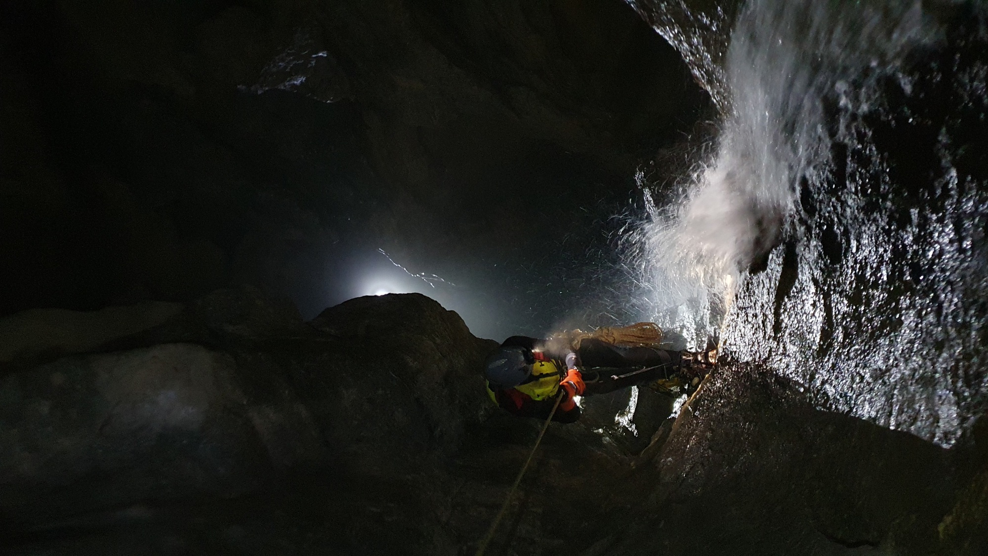 Cho&aacute;ng ngợp với h&igrave;nh ảnh 26 hang động mới ở Phong Nha - Kẻ B&agrave;ng vừa ph&aacute;t hiện- Ảnh 3.