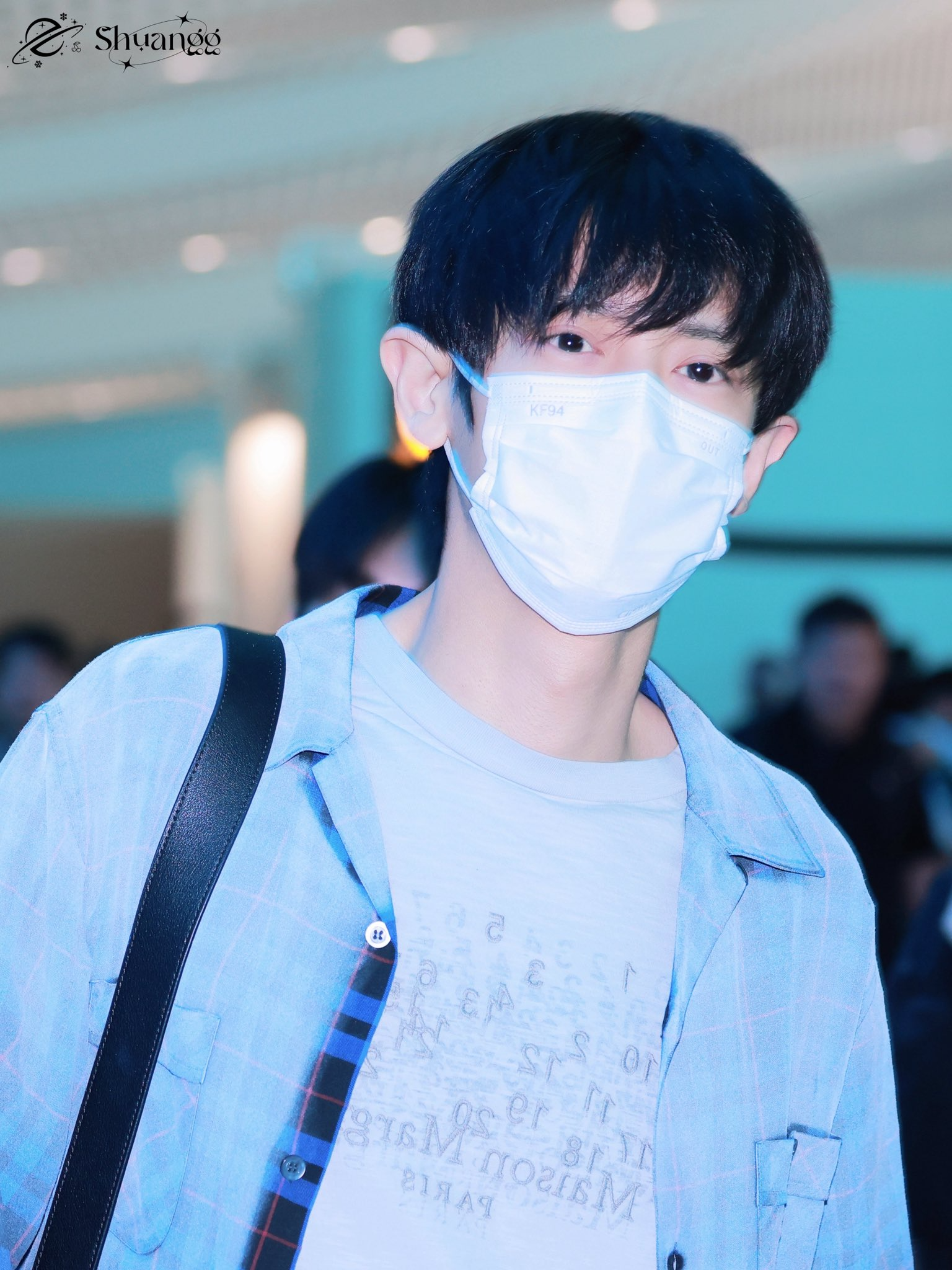 EXO lần đầu đổ bộ Việt Nam l&agrave;m concert: Mải m&ecirc; "say hi" khiến fan m&ecirc; qu&ecirc;n lối về!- Ảnh 2.