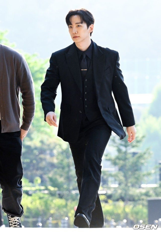 Đ&aacute;m cưới hot nhất showbiz h&ocirc;m nay: 2PM t&aacute;i hợp, c&ocirc; d&acirc;u ch&uacute; rể lộ diện theo c&aacute;ch kh&ocirc;ng ai ngờ- Ảnh 8.