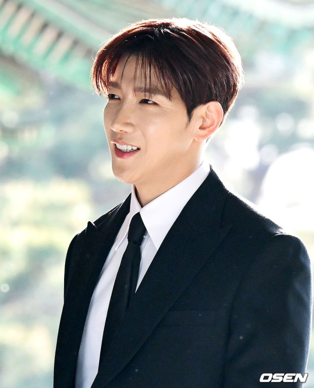 Đ&aacute;m cưới hot nhất showbiz h&ocirc;m nay: 2PM t&aacute;i hợp, c&ocirc; d&acirc;u ch&uacute; rể lộ diện theo c&aacute;ch kh&ocirc;ng ai ngờ- Ảnh 7.