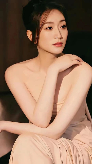 Đối thủ lớn nhất của Trang Ph&aacute;p đẹp từ b&eacute; đến lớn: 14 tuổi đ&atilde; l&agrave; hoa kh&ocirc;i học đường, được đại gia theo đuổi suốt nhiều năm- Ảnh 6.