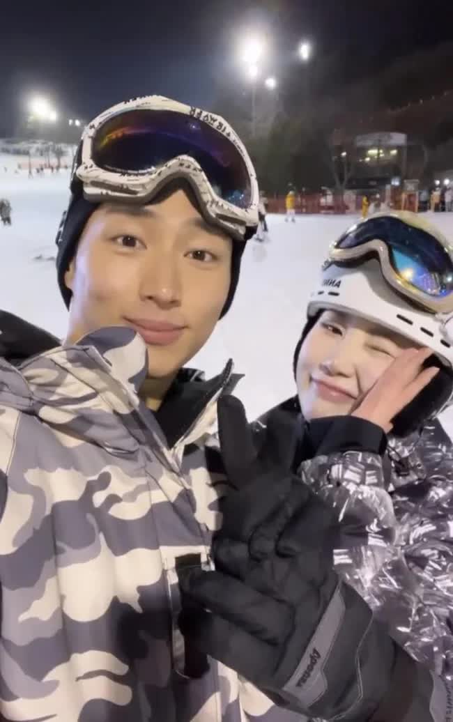 Kh&ocirc;ng tin nổi: Nữ ca sĩ đ&igrave;nh đ&aacute;m vừa đi hẹn h&ograve; c&ugrave;ng bạn trai, ngay ng&agrave;y h&ocirc;m sau ph&aacute;t hiện đ&agrave;ng trai ngoại t&igrave;nh với 5 người- Ảnh 3.