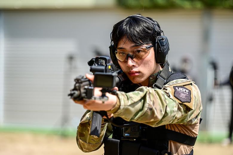 Kh&ocirc;ng tin nổi: Nữ ca sĩ đ&igrave;nh đ&aacute;m vừa đi hẹn h&ograve; c&ugrave;ng bạn trai, ngay ng&agrave;y h&ocirc;m sau ph&aacute;t hiện đ&agrave;ng trai ngoại t&igrave;nh với 5 người- Ảnh 6.