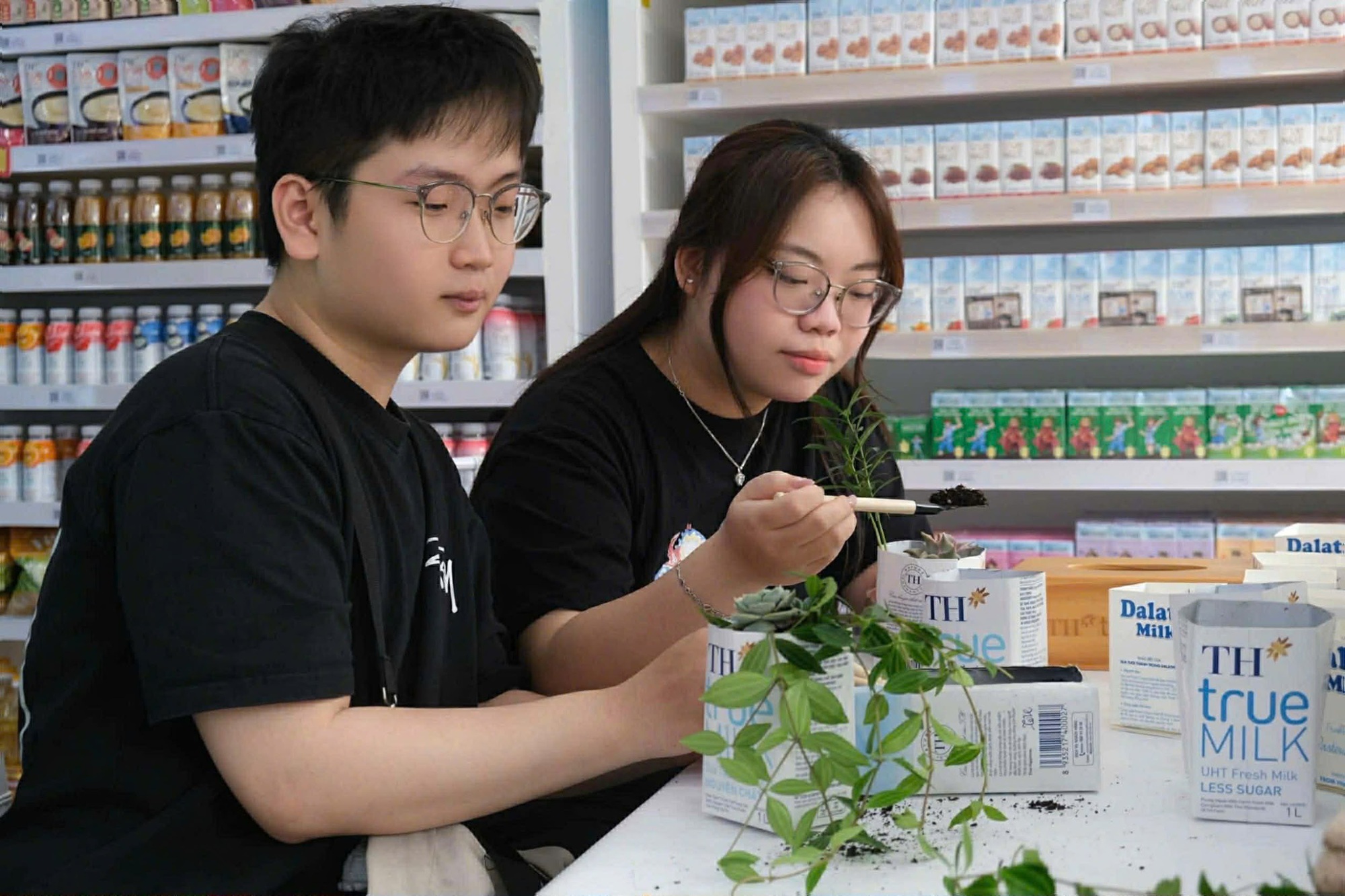 Workshop Vỏ hộp t&aacute;i xinh 4: Lan tỏa v&ograve;ng tuần ho&agrave;n xanh hưởng ứng Ng&agrave;y Tr&aacute;i Đất - Ảnh 3.