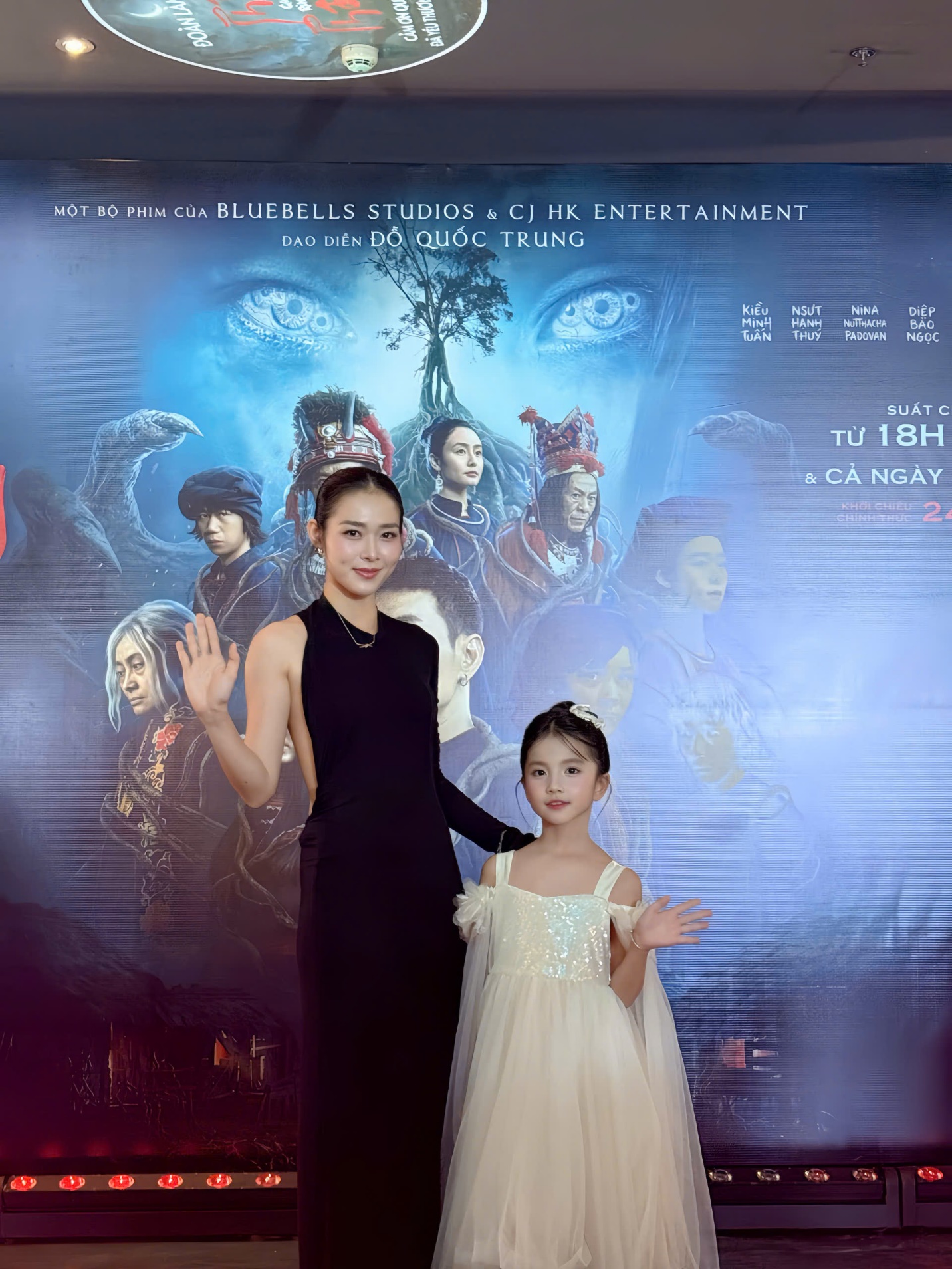 B&ecirc;n cạnh sao nh&iacute; Nina, Ph&iacute; Ph&ocirc;ng cũng c&oacute; một b&eacute; g&aacute;i &ldquo;Mon nhỏ&rdquo; g&acirc;y thương nhớ - Ảnh 4.