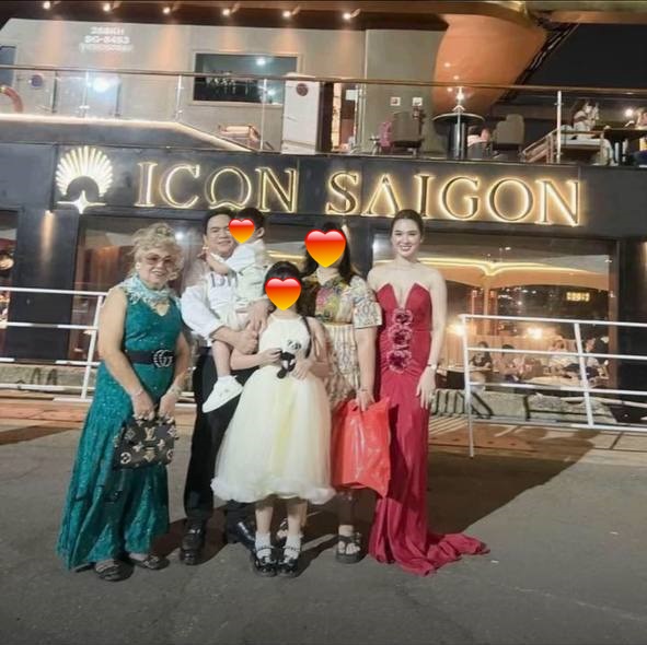 Mỹ nh&acirc;n Việt xuất hiện c&ugrave;ng mẹ của b&aacute;c sĩ thẩm mỹ, lộ th&ecirc;m th&ocirc;ng tin b&eacute; trai vừa c&ocirc;ng khai- Ảnh 5.