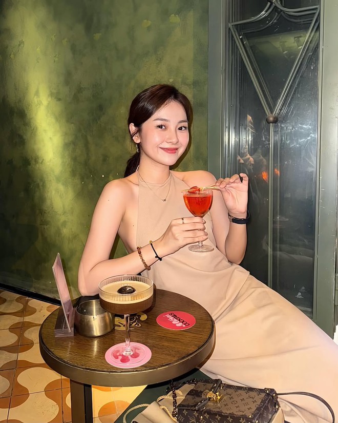 Việt Nam c&oacute; th&ecirc;m 1 nữ ch&iacute;nh ng&ocirc;n t&igrave;nh "tho&aacute;t v&ograve;ng": Gương mặt đẹp như mối t&igrave;nh đầu, mặc đơn giản m&agrave; cuốn d&atilde; man- Ảnh 11.