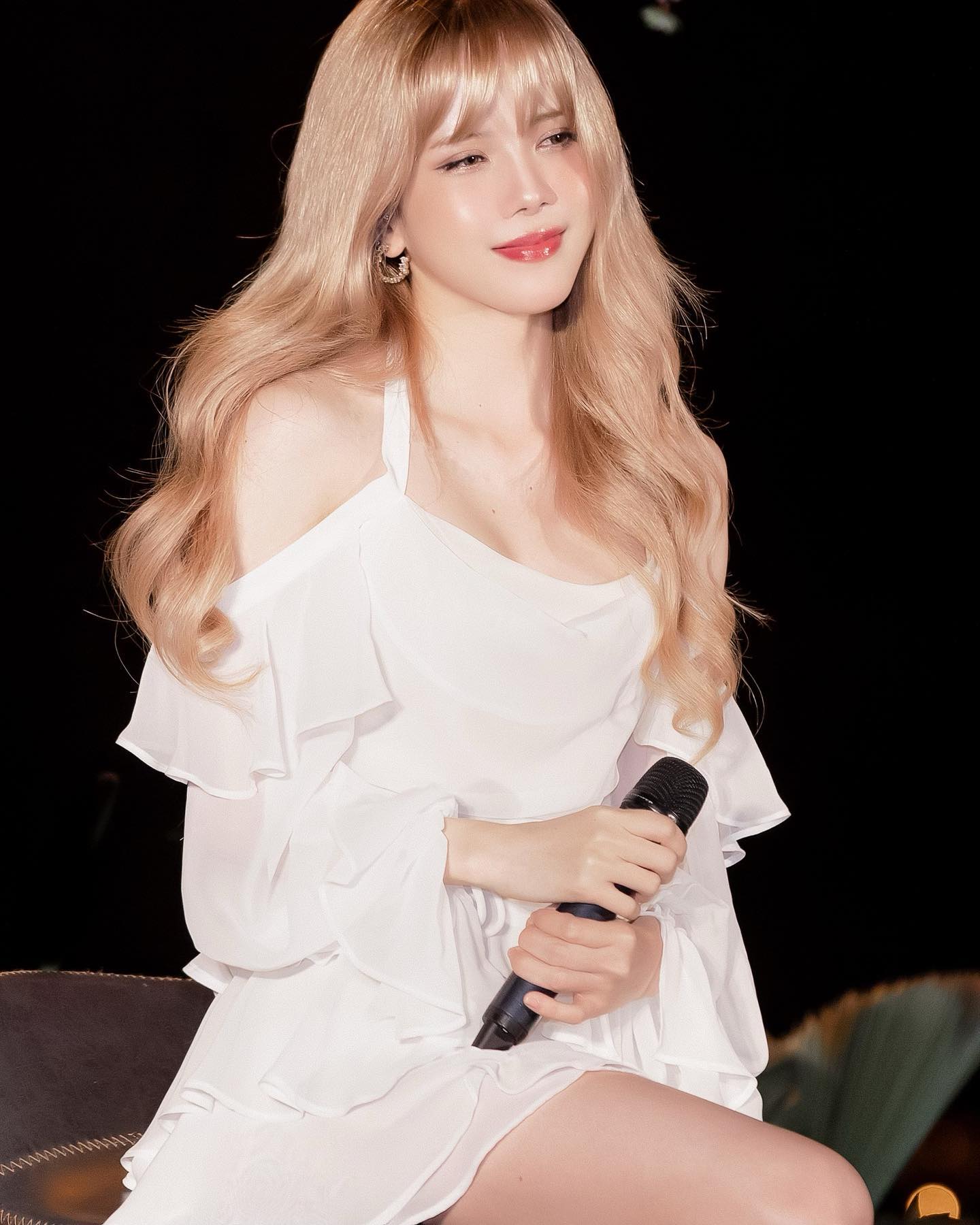 Thiều Bảo Tr&acirc;m c&ocirc;ng khai bức h&igrave;nh &aacute;m ảnh- Ảnh 3.