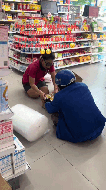 Shipper đến giao h&agrave;ng bỗng dắt xe m&aacute;y của kh&aacute;ch đi: Đoạn camera an ninh 24 gi&acirc;y được tung l&ecirc;n mạng- Ảnh 4.