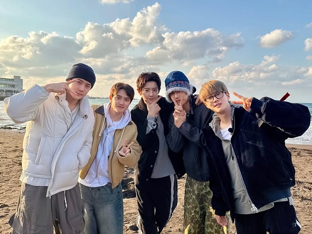 EXO lần đầu đổ bộ Việt Nam l&agrave;m concert: Mải m&ecirc; "say hi" khiến fan m&ecirc; qu&ecirc;n lối về!- Ảnh 12.