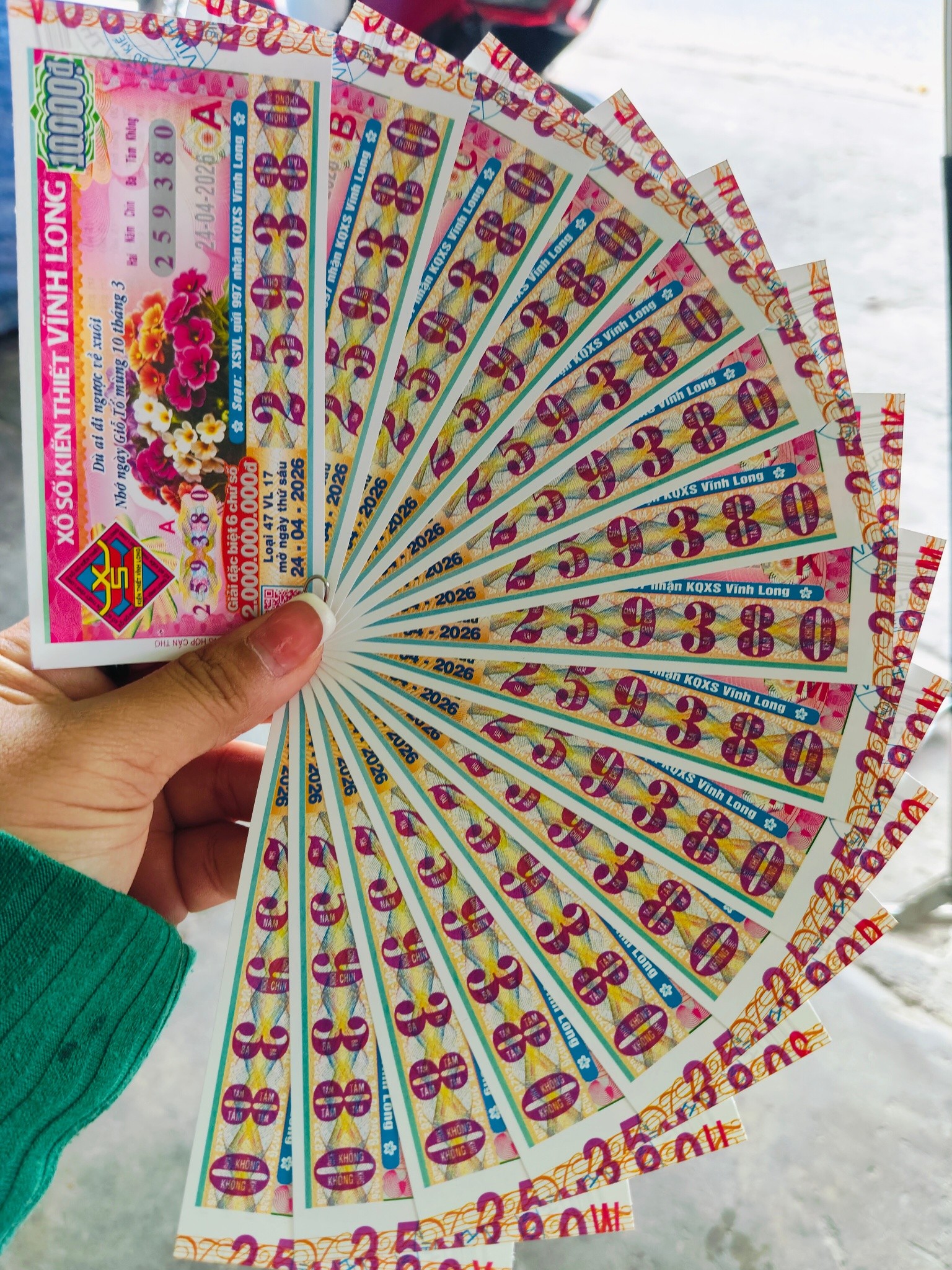 Chiều 24-4, nhiều người ở TPHCM v&agrave; Vĩnh Long tr&uacute;ng xổ số miền Nam - Ảnh 5.